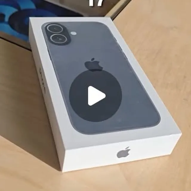 Abriendo la caja de un iPhone nuevo